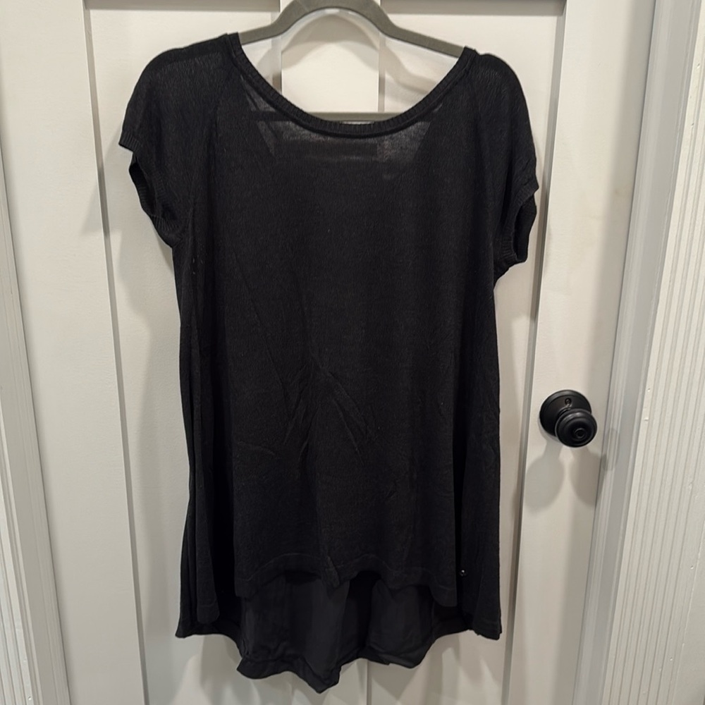 Lululemon tshirt with back insert